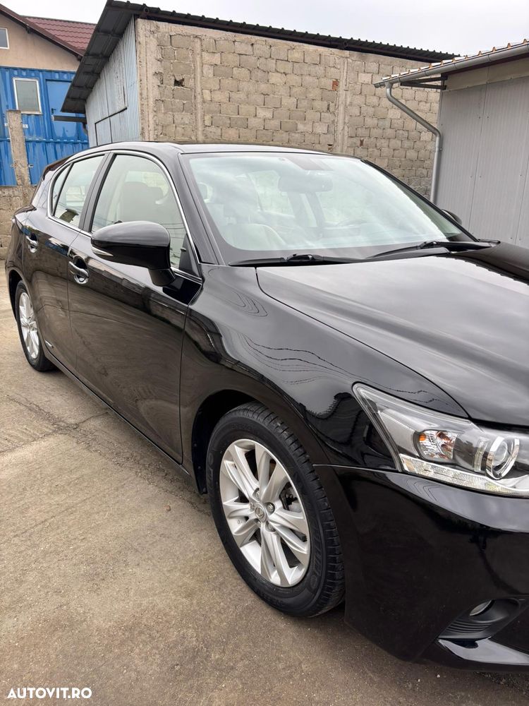 Lexus CT - 11