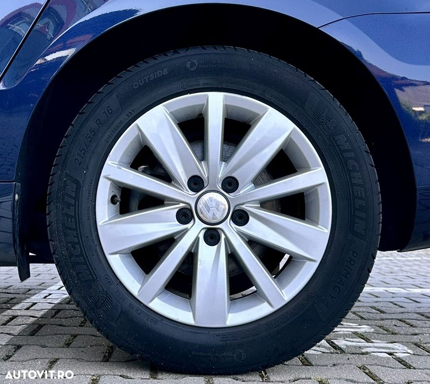 Volkswagen Passat - 25