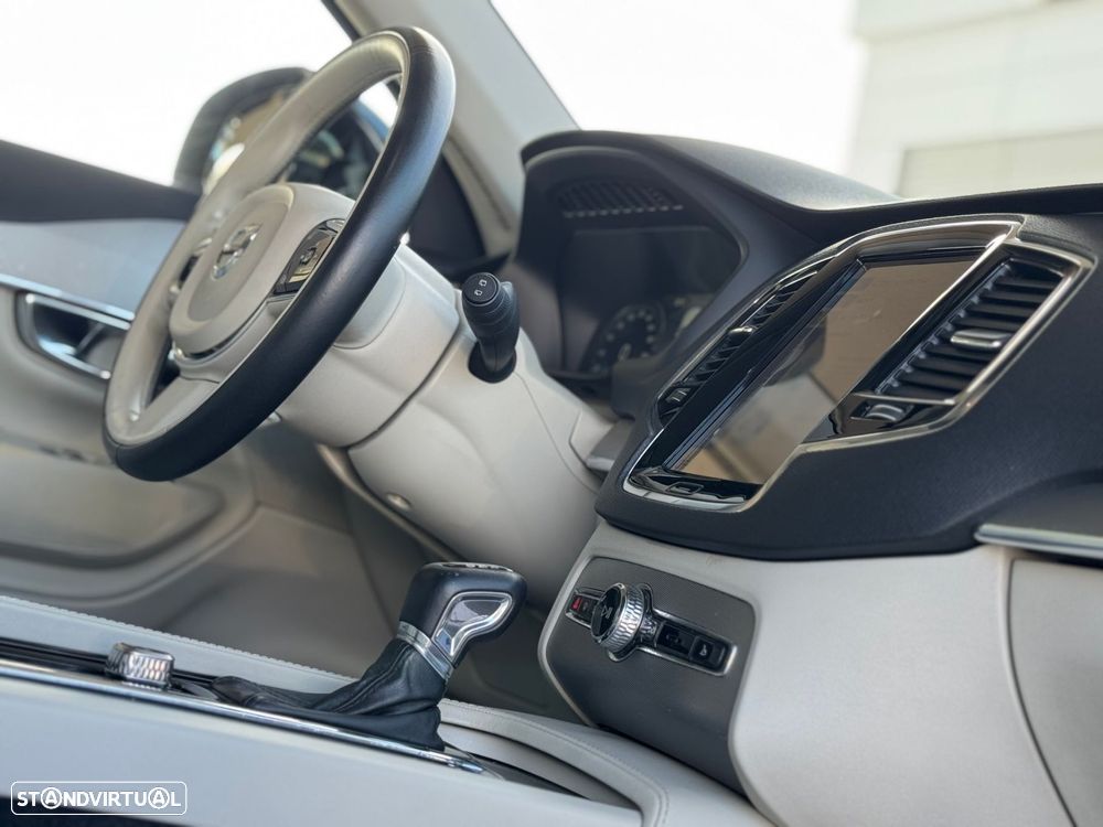 Volvo XC 90 - 31