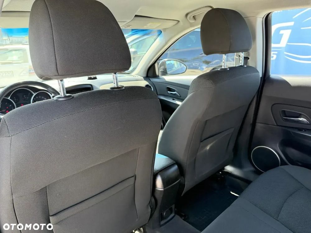 Chevrolet Cruze 1.6 LS - 13