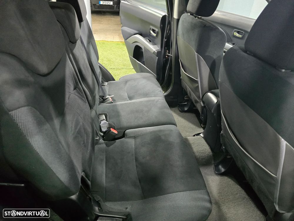 Mitsubishi Outlander 2.0 DI-D Instyle 4WD - 10