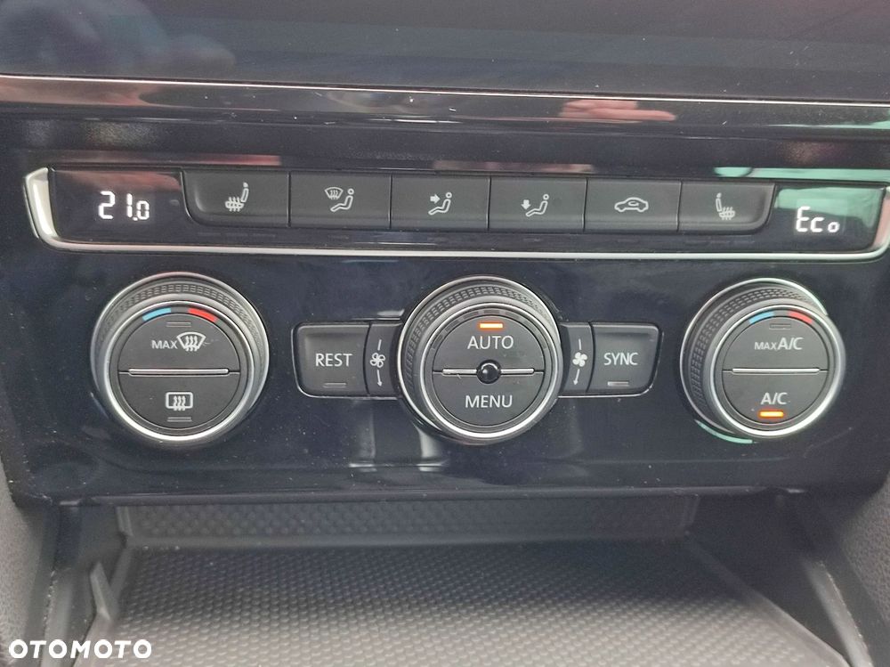 Volkswagen Passat - 13