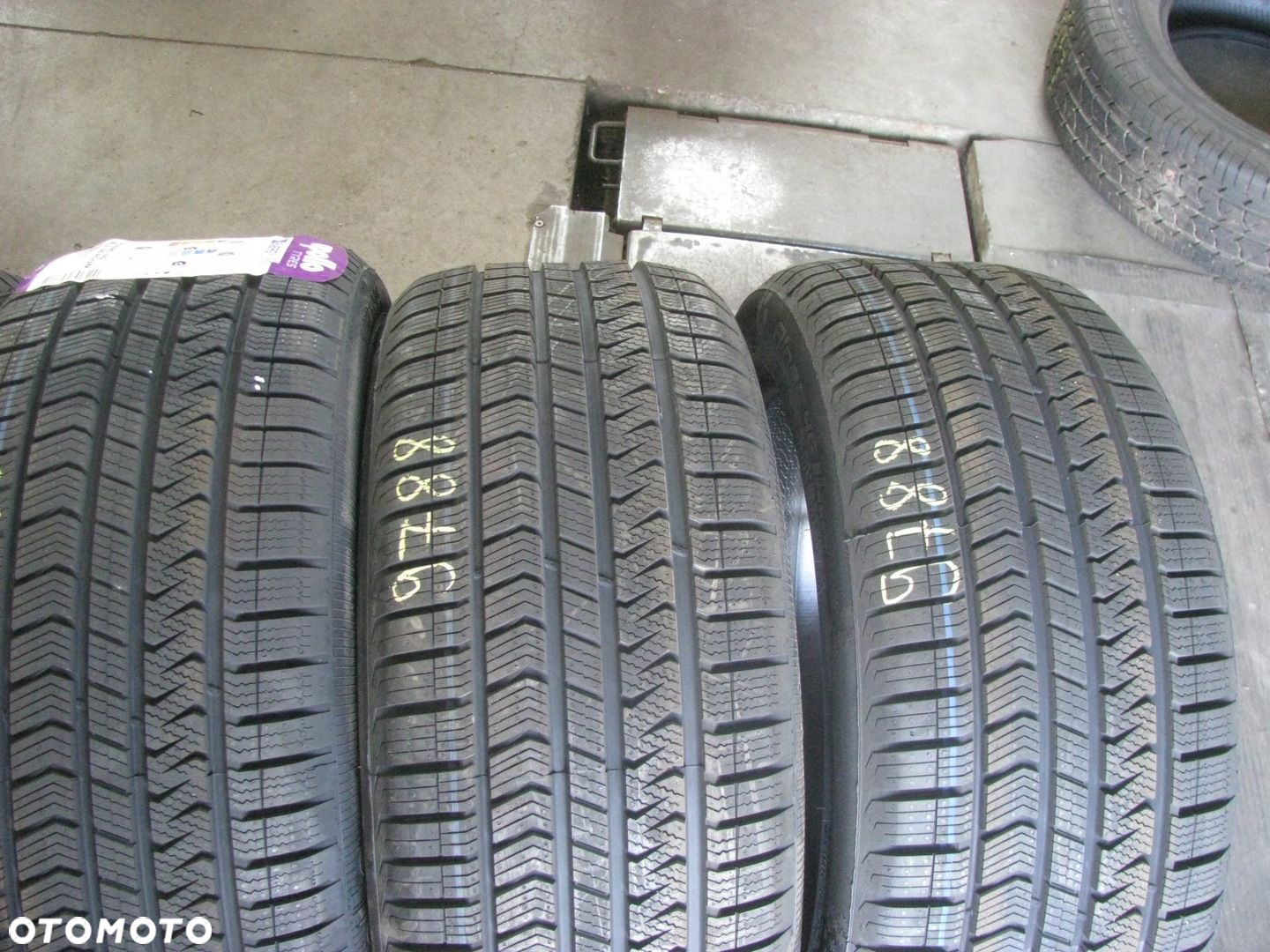 Opona całoroczna Apollo Alnac 4G All Season 235/45R18 98 Y - 4