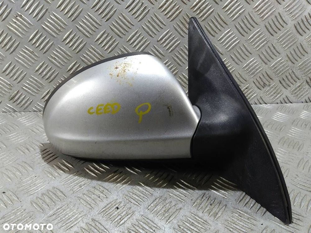LUSTERKO PRAWE KIA CEED - 2