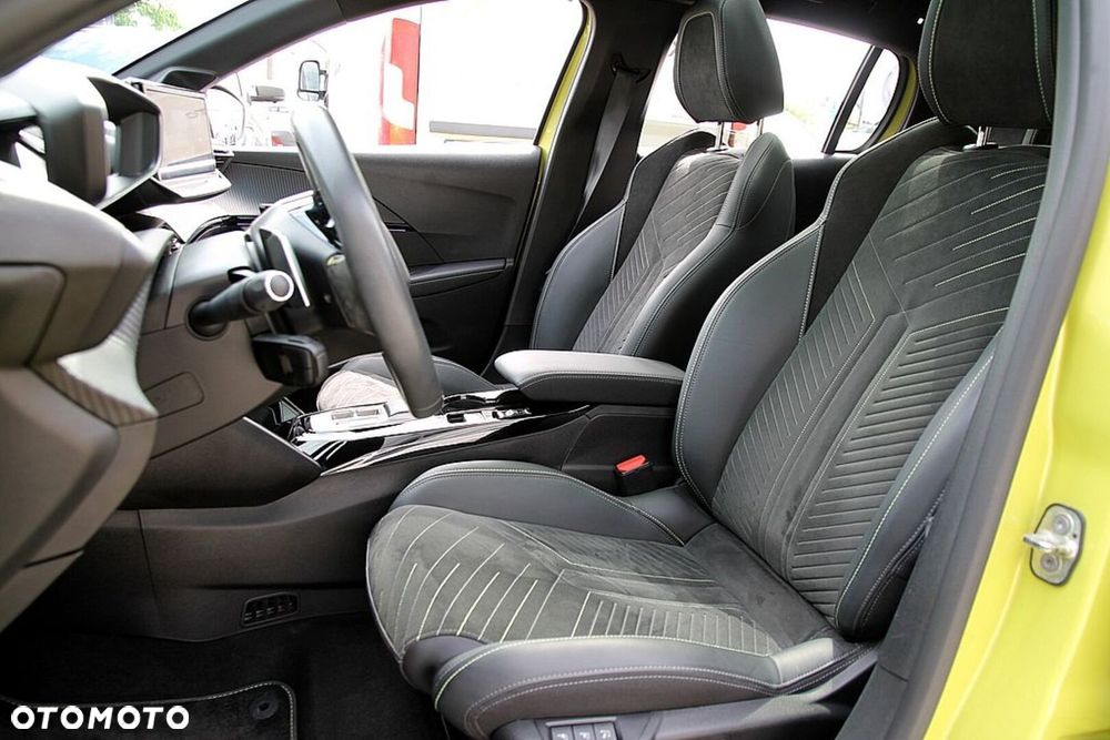 Peugeot 208 - 23