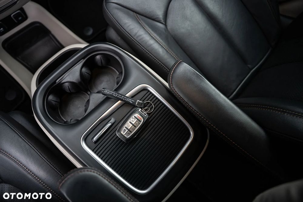 Chrysler Pacifica - 16