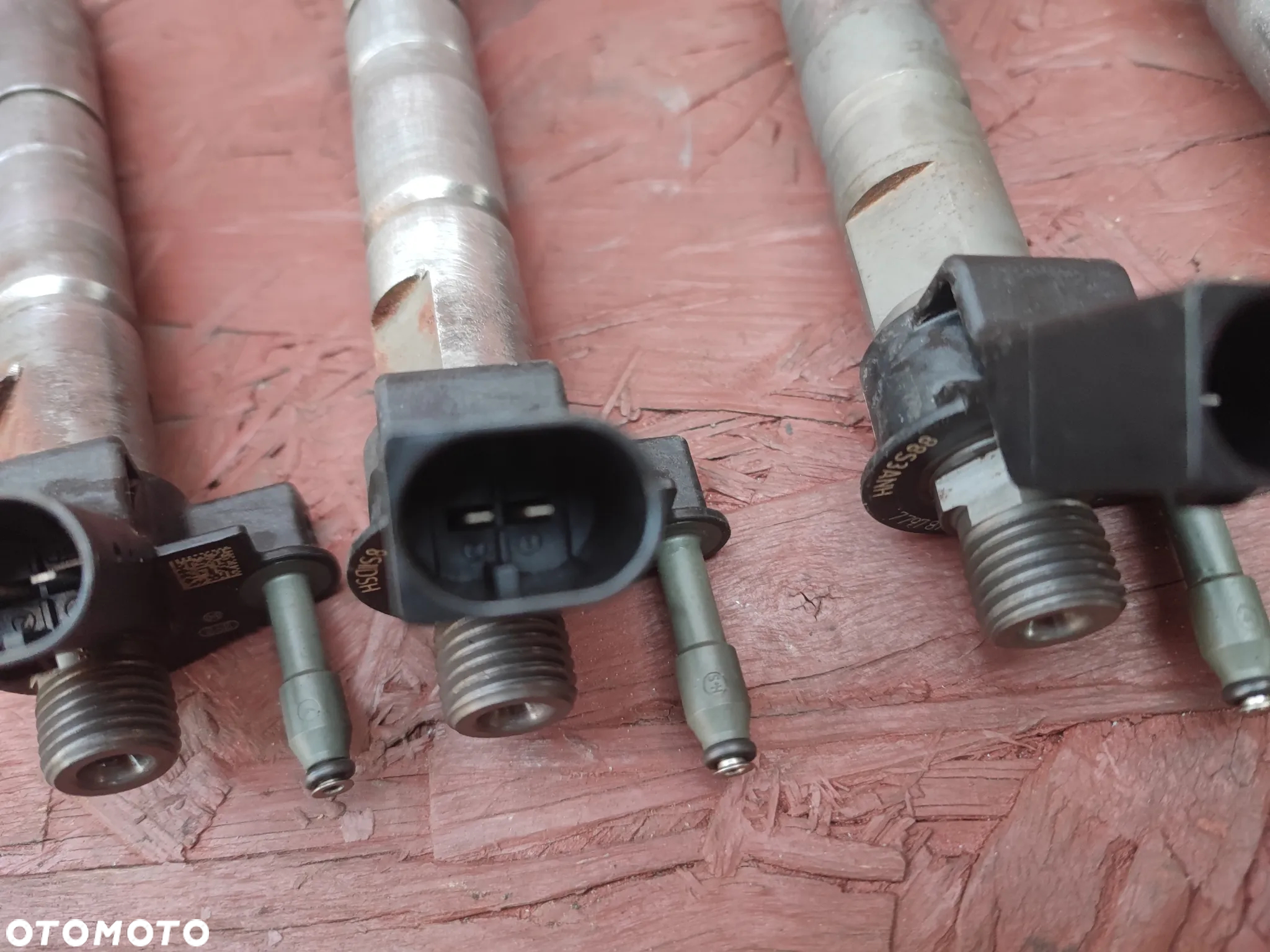BMW E60LCI / E81 / E82 / E88 / E87 / E90 / E91LCI / E92 / E93 ORYGINALNY WTRYSKIWACZ PALIWA PIEZO / WTRYSKI KOMPLET 4 SZTUKI PIEZO-ELEKTRYCZNYCH DO SILNIKÓW GAMY N47D20 177KM DIESLA O NR. 13 53 7 797 877 - 05 ( 60 ) SPRAWNE W 100% - 15