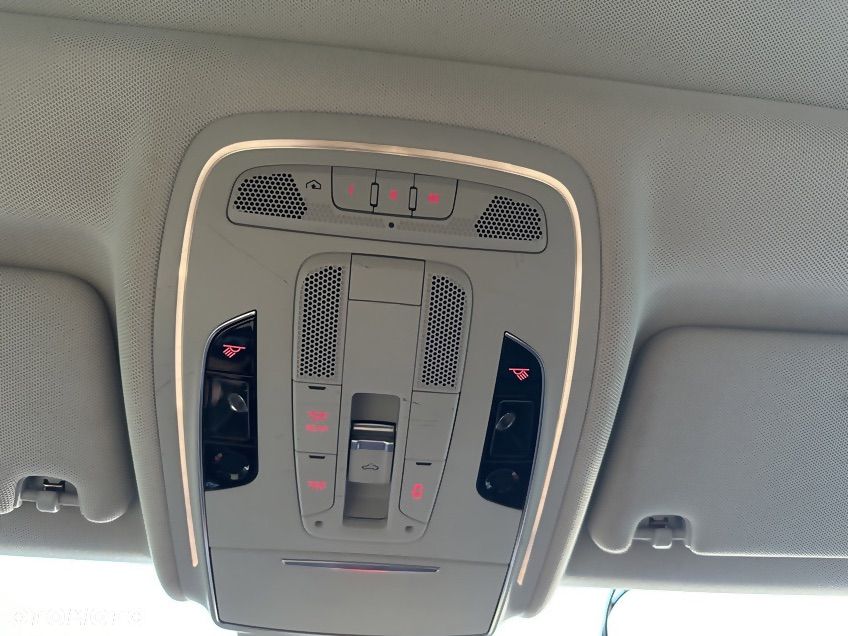 Audi A8 - 8