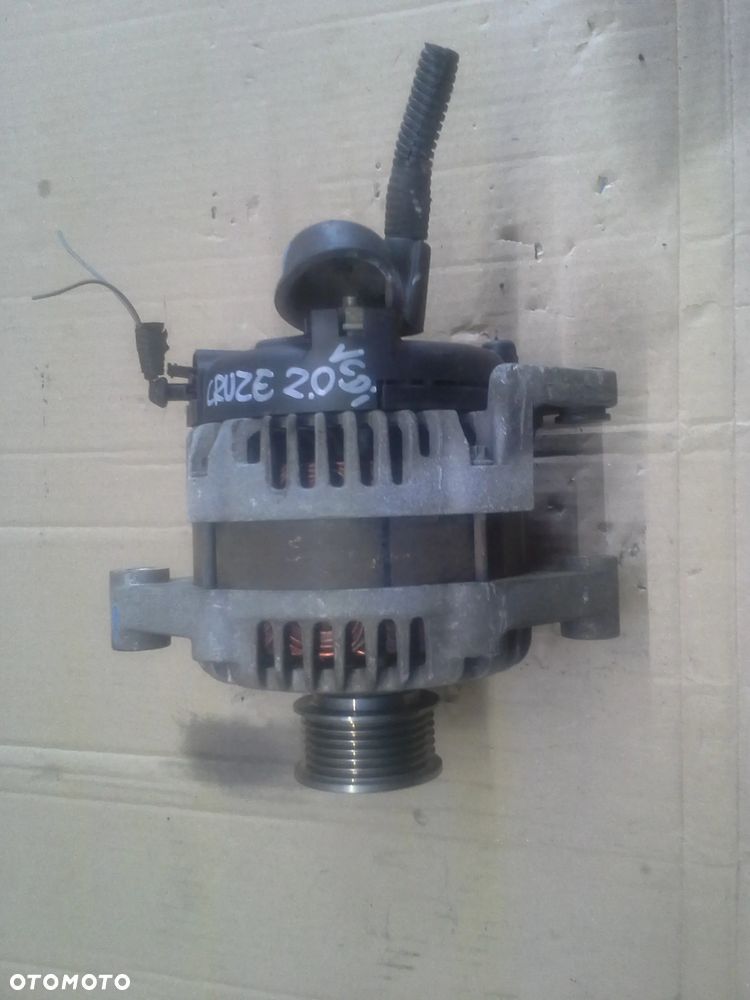 Chevrolet Cruze 2.0 VCDi alternator 140A GM 13502580 - 1
