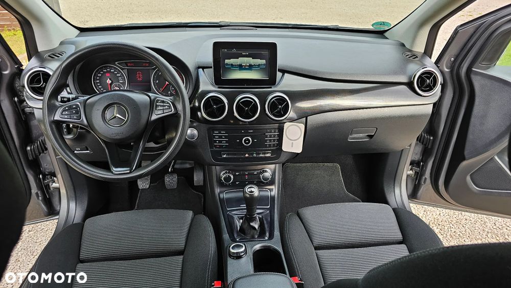 Mercedes-Benz Klasa B 180 d Edition - 9