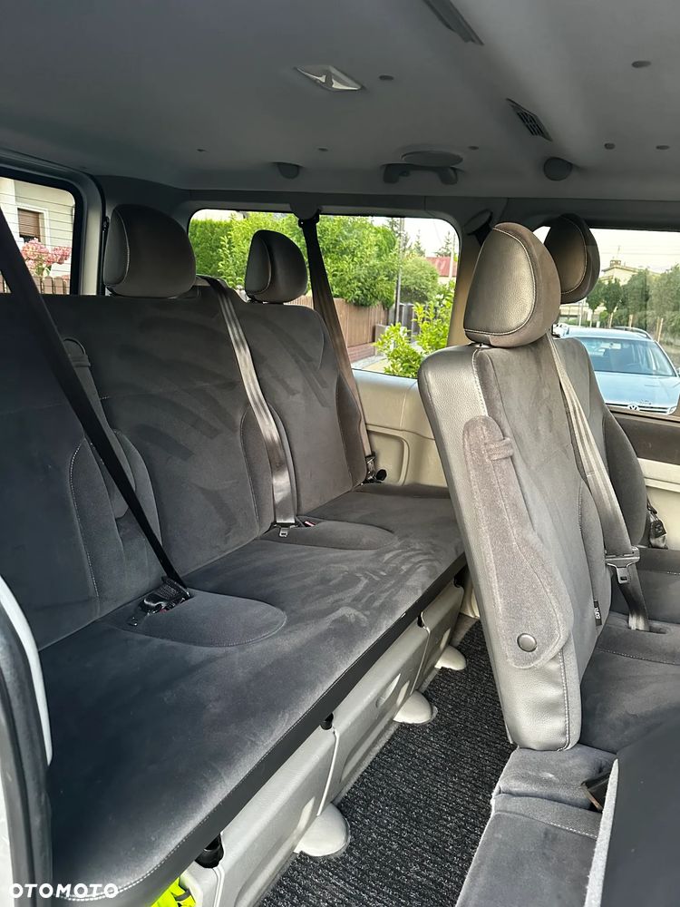 Renault Trafic Grand Passenger Black Edition - 16