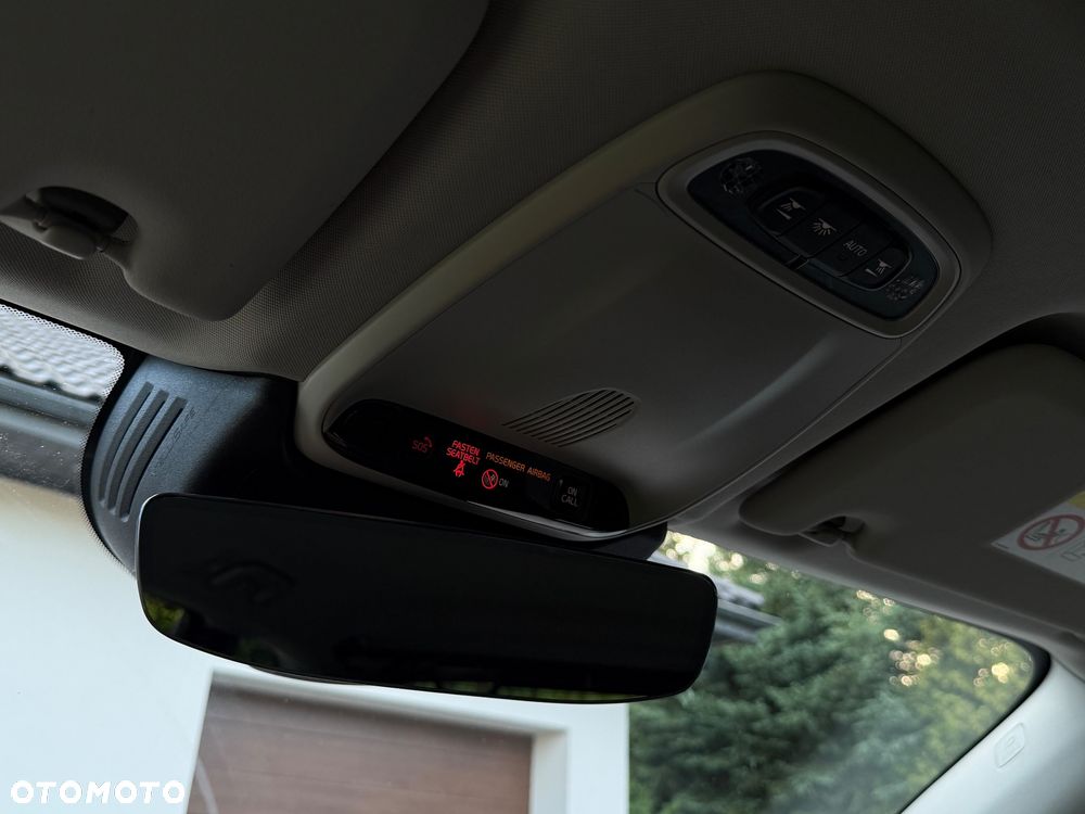 Volvo XC 60 B4 D AWD Momentum Pro - 27