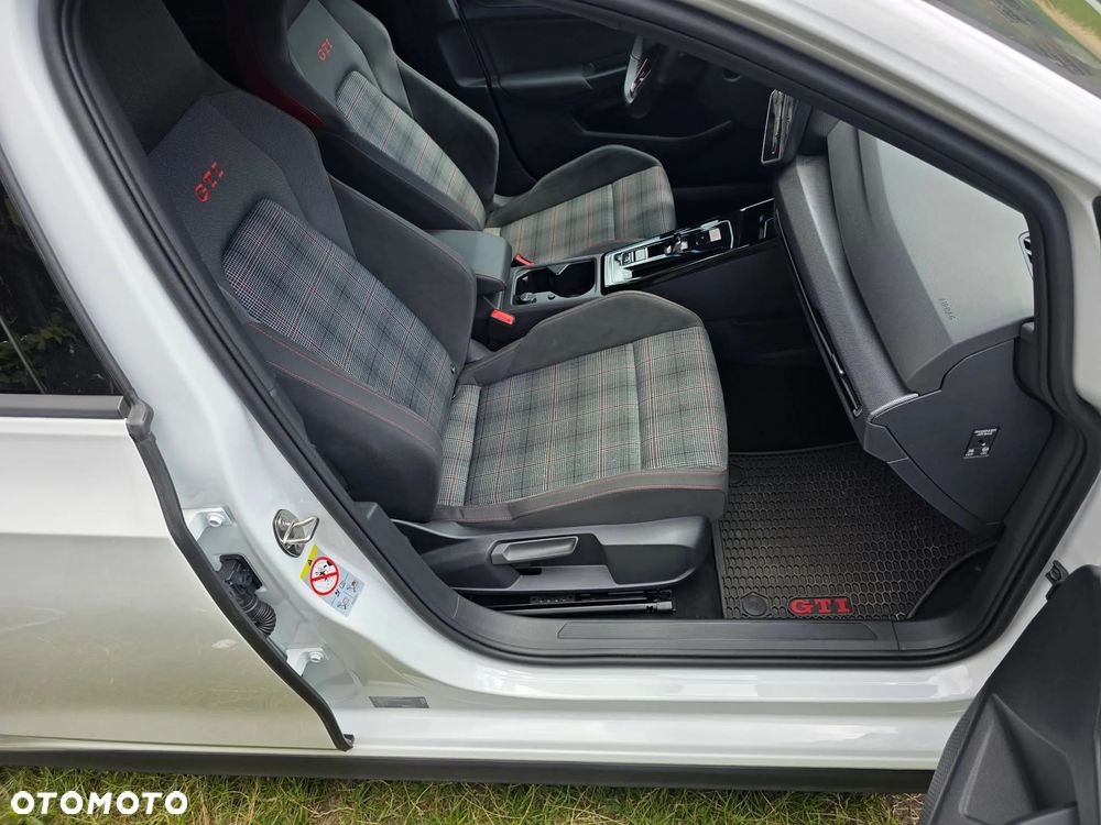 Volkswagen Golf - 20