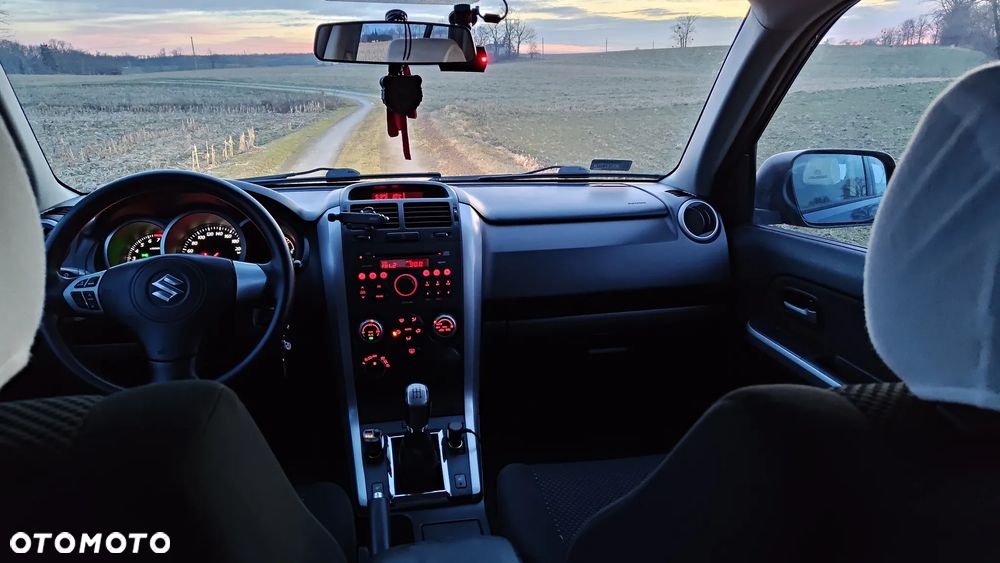 Suzuki Grand Vitara 2.0 - 12