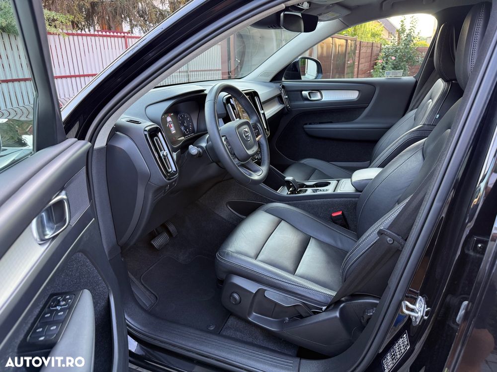 Volvo XC 40 B4 AT8 AWD Mild Hybrid Momentum Pro - 3
