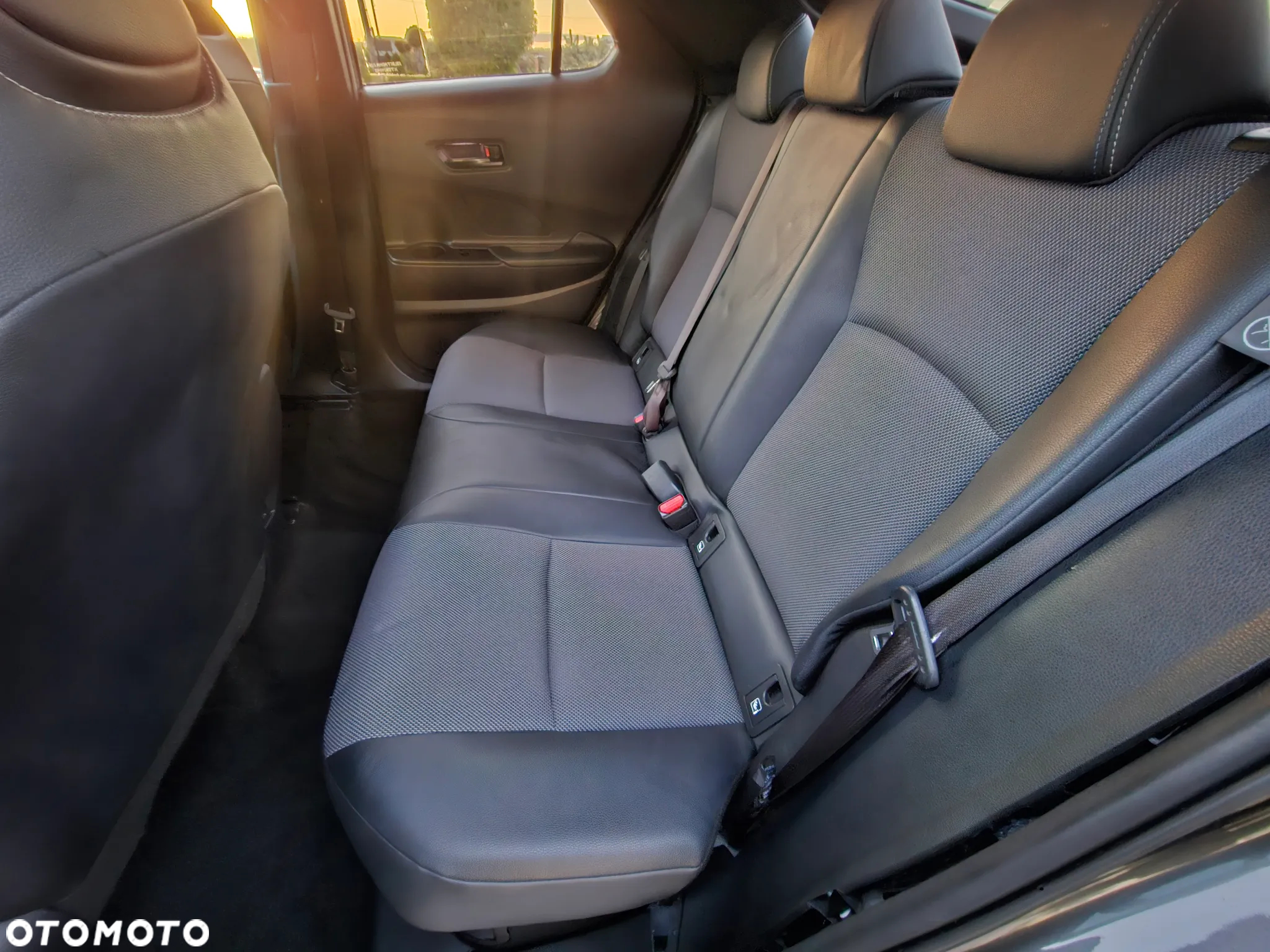 Toyota C-HR 1.8 Hybrid Executive - 8