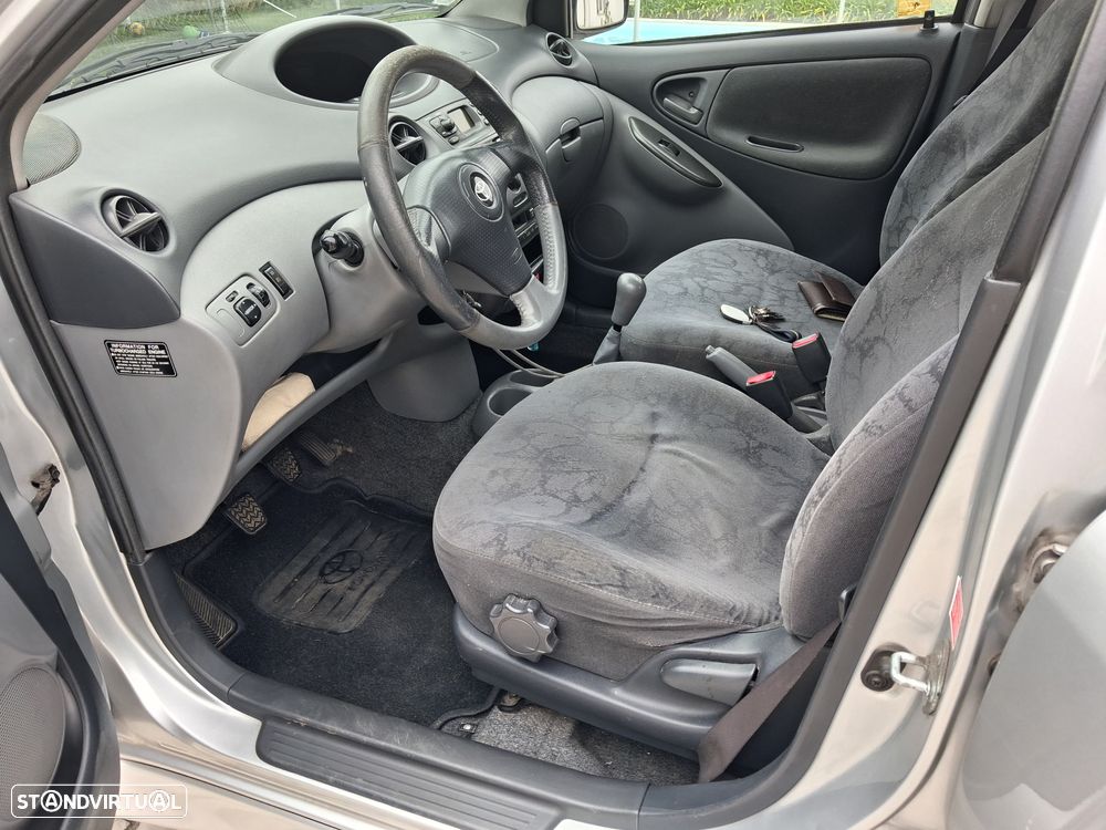 Toyota Yaris 1.4 D-4D Sol - 11