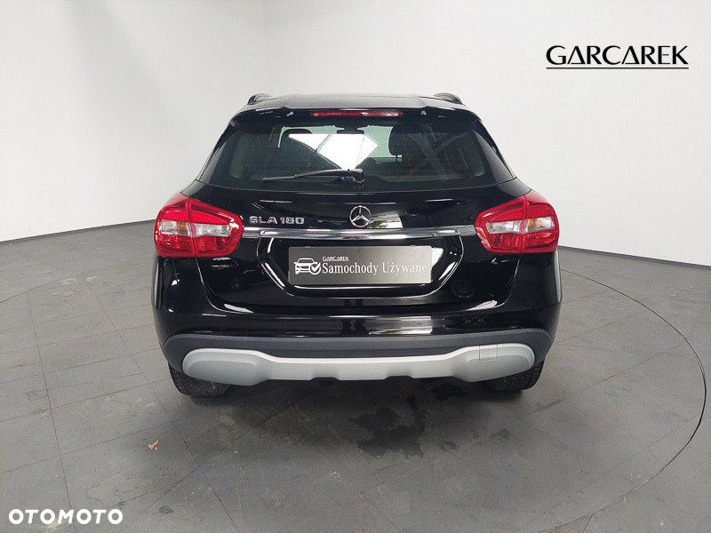 Mercedes-Benz GLA 180 7G-DCT - 6
