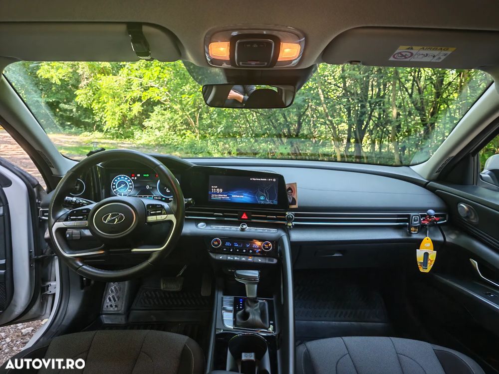 Hyundai Elantra 1.6 l 123 CP CVT Exclusive Navi - 11