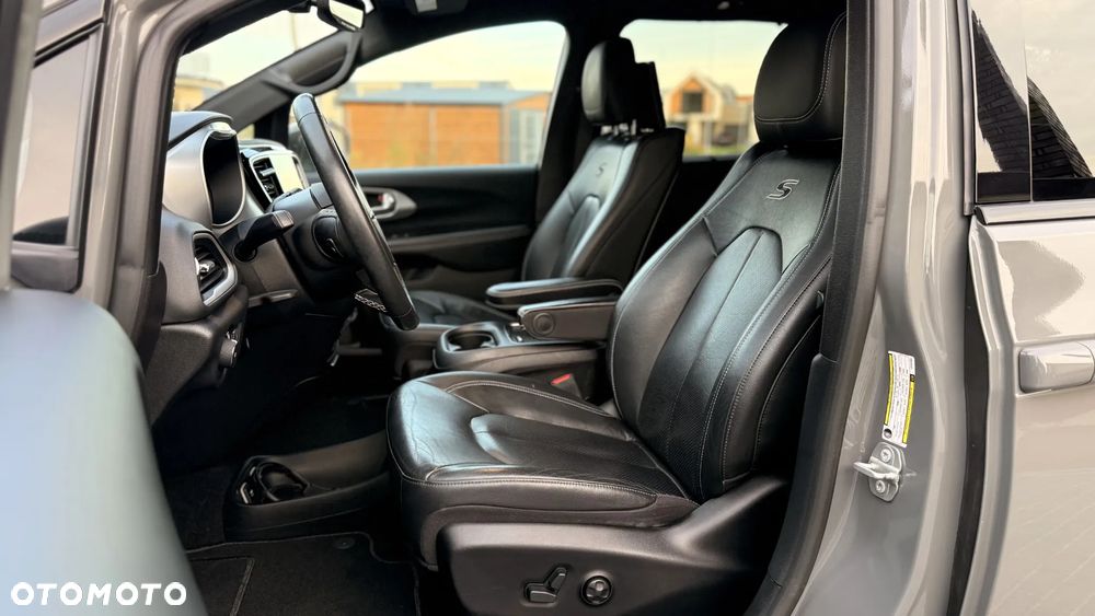 Chrysler Pacifica - 17