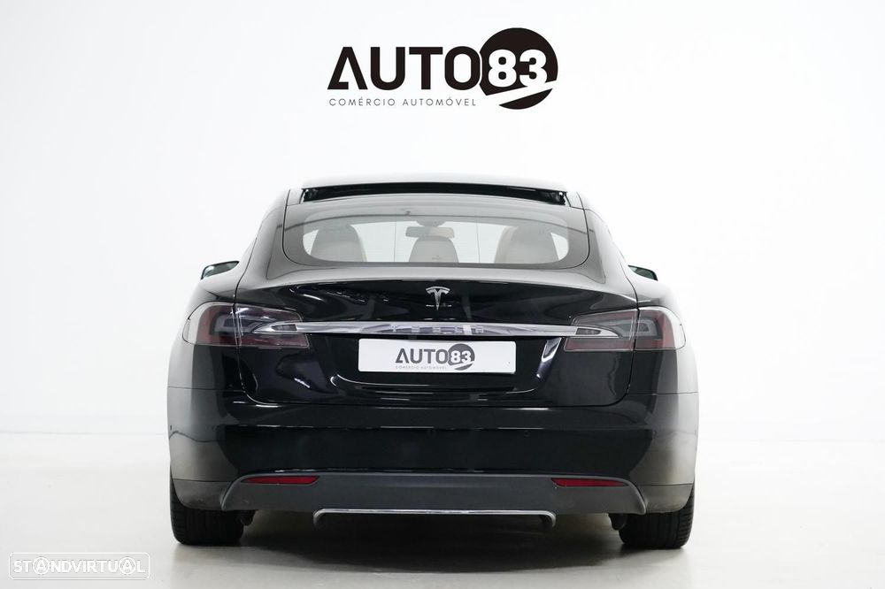 Tesla Model S 90D - 4