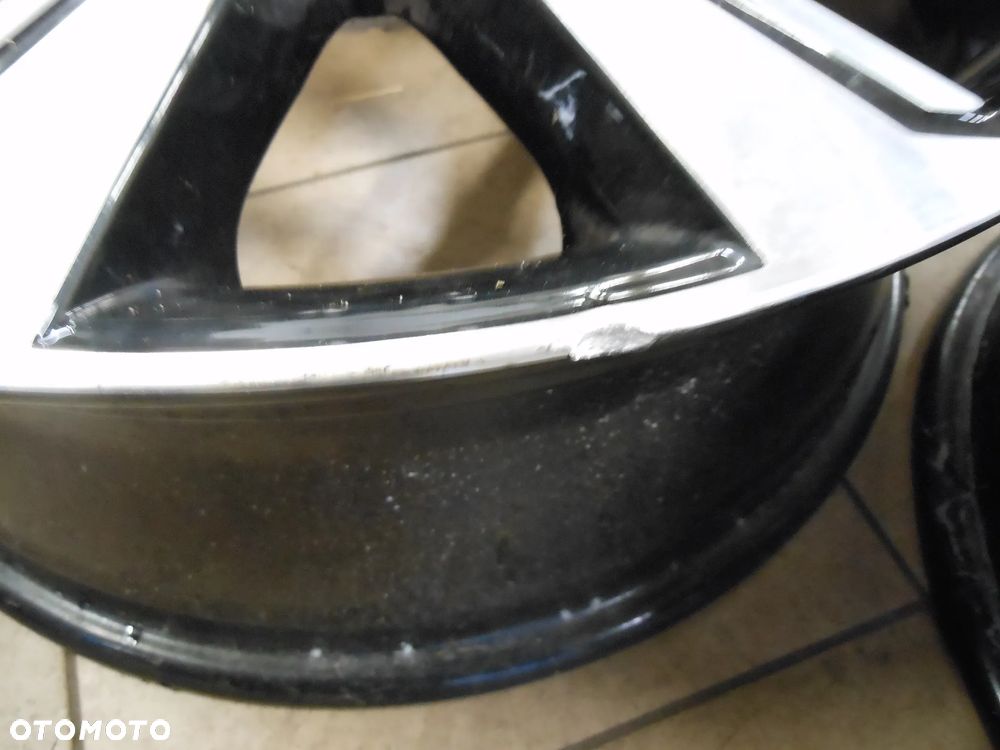 FELGA RENAULT ASTRAL 403004862R 403004873R 7JX19 ET32 - 4