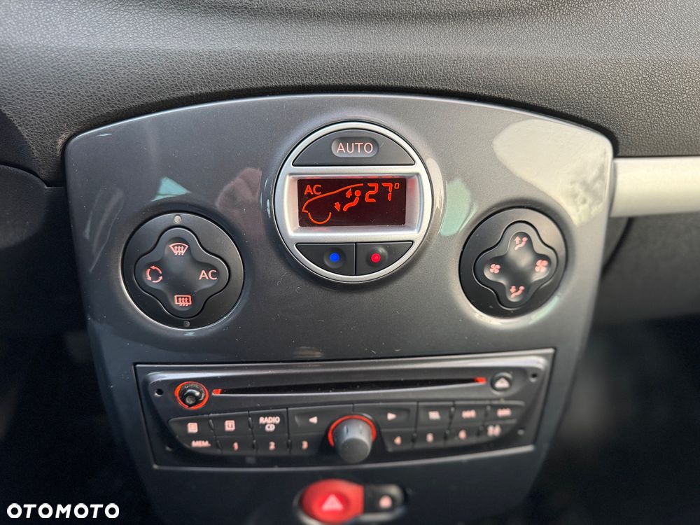 Renault Clio 1.2 16V 75 Expression - 24