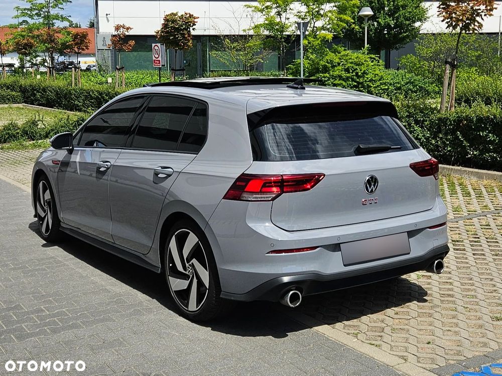 Volkswagen Golf - 8