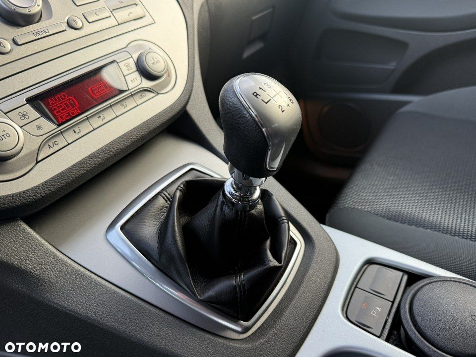 Ford Kuga 2.0 TDCi 2x4 Titanium - 27