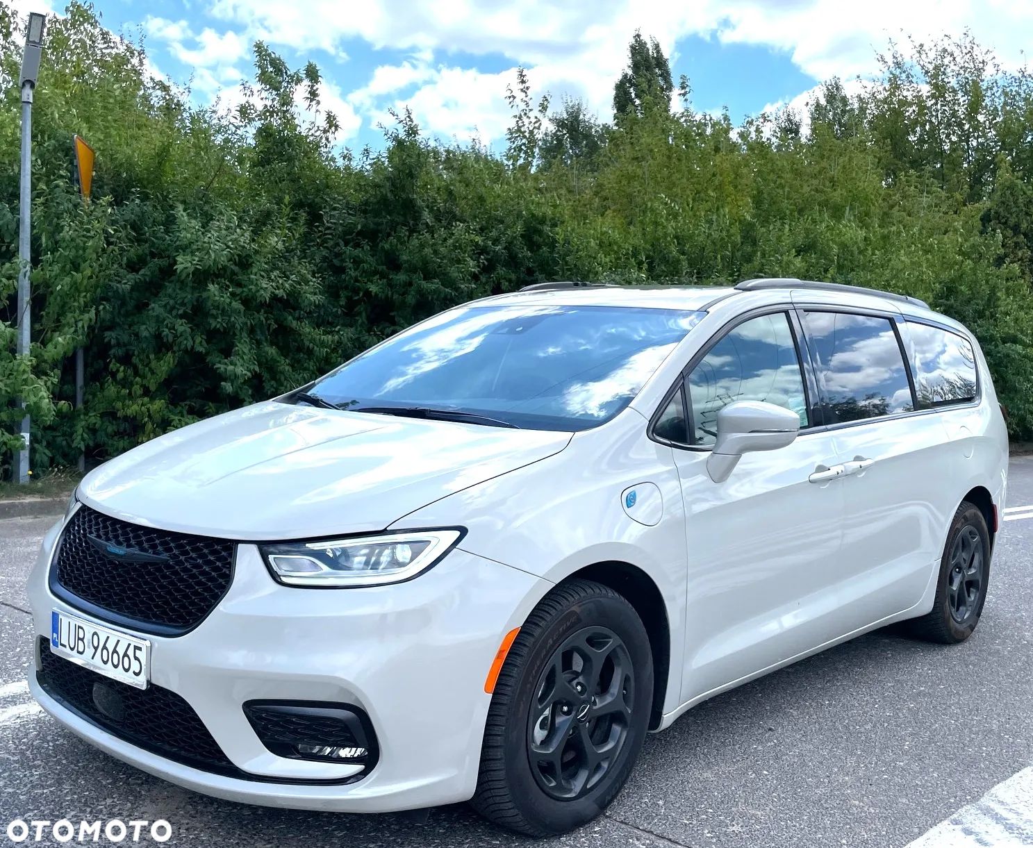 Chrysler Pacifica - 1