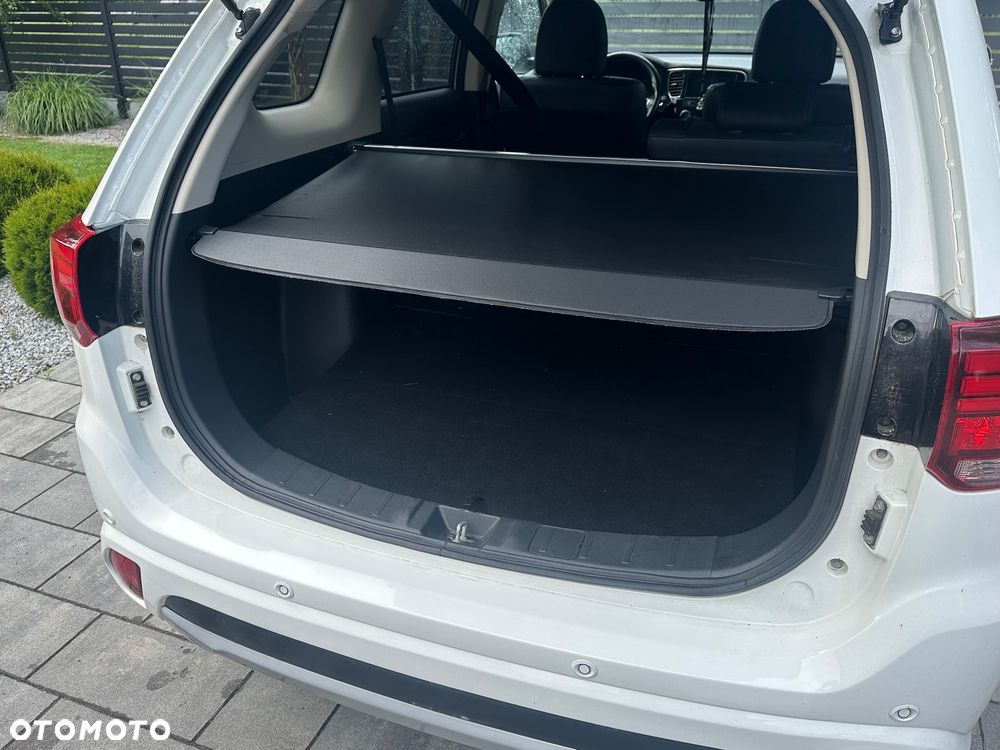 Mitsubishi Outlander 2.0 4WD Plus - 12