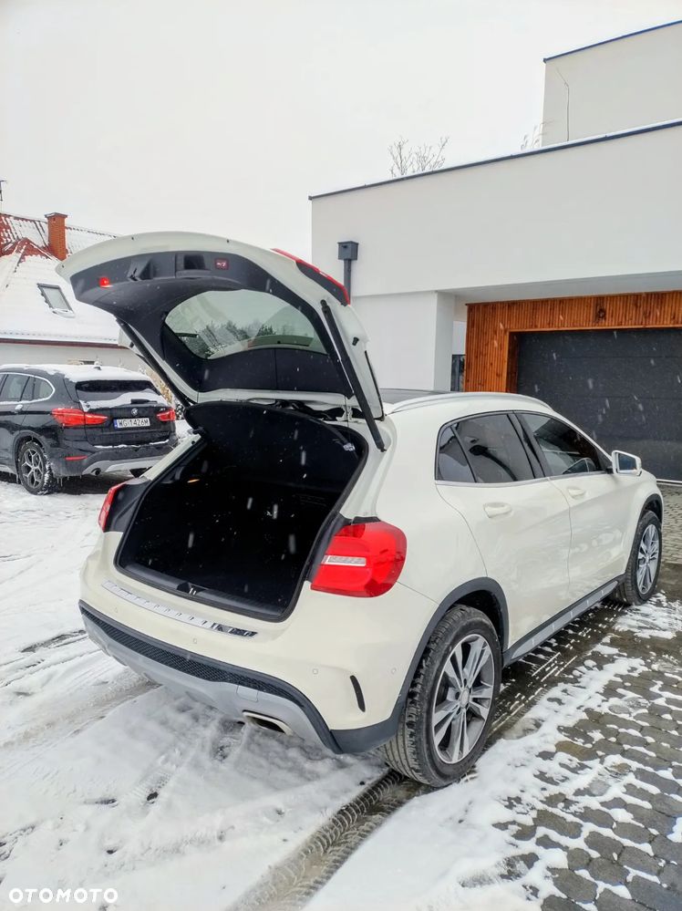 Mercedes-Benz GLA 250 4Matic 7G-DCT AMG Line - 10