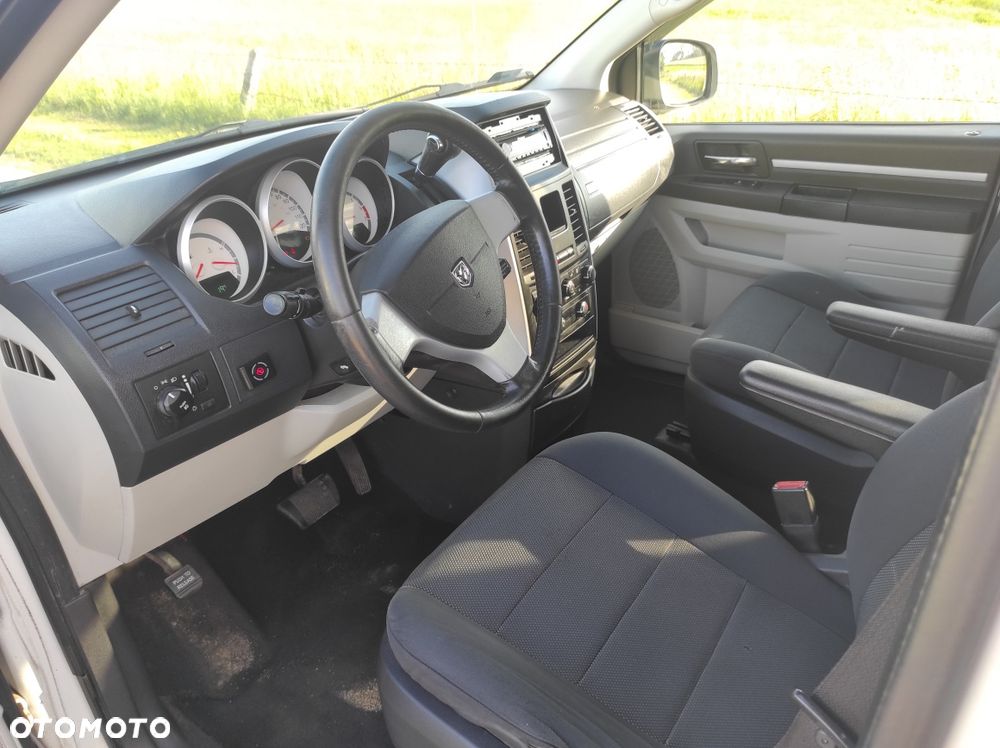 Dodge Grand Caravan - 7