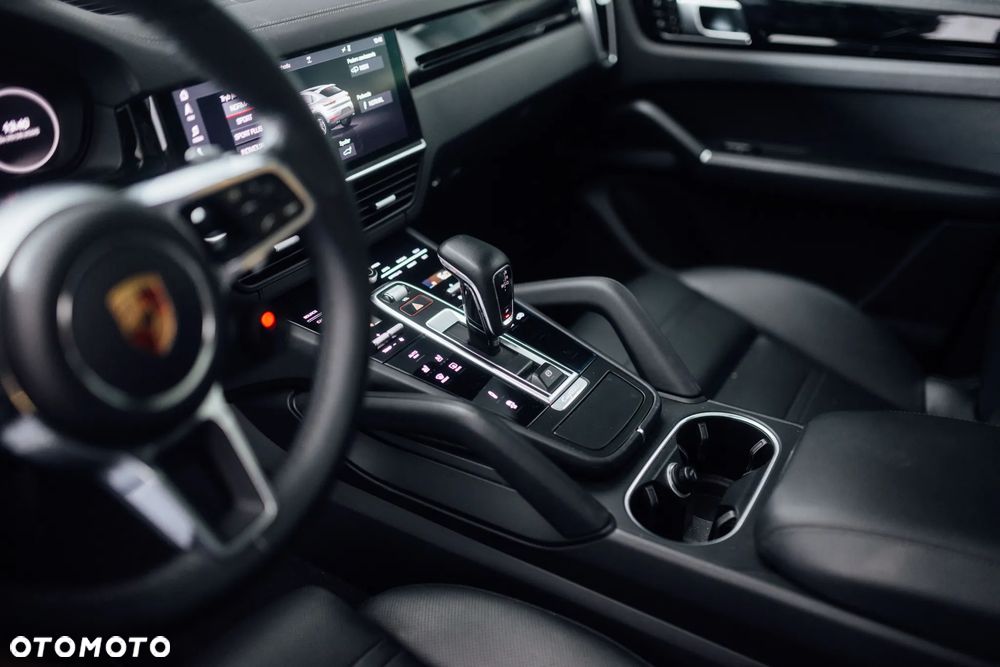 Porsche Cayenne Standard - 25