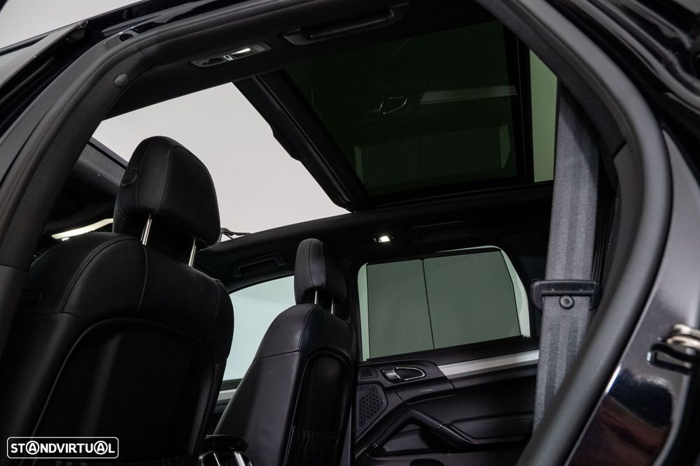 Porsche Cayenne Platinum Edition - 37