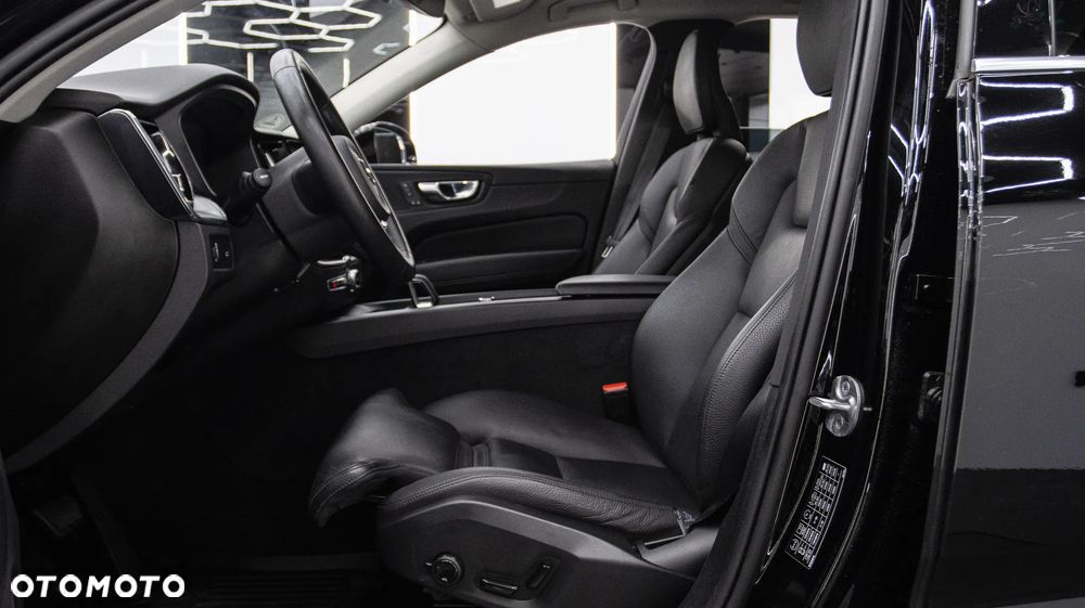 Volvo XC 60 B4 D Momentum Pro - 20