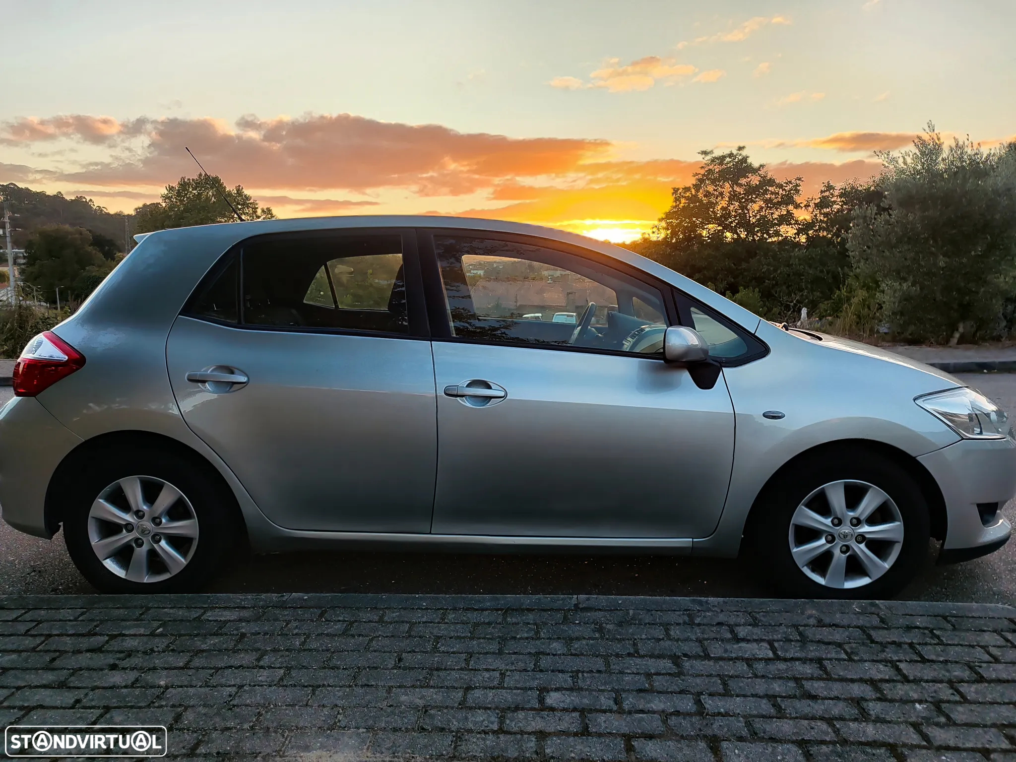 Toyota Auris 1.4 D-4D Gold Edition - 2