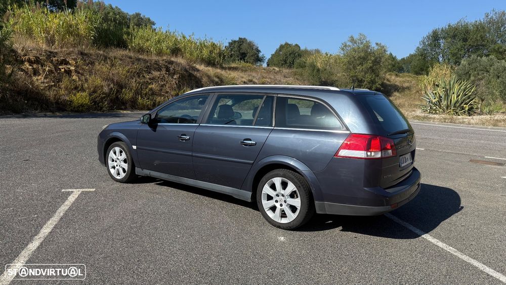 Opel Vectra Caravan 1.9 CDTi Cosmo Aut - 2