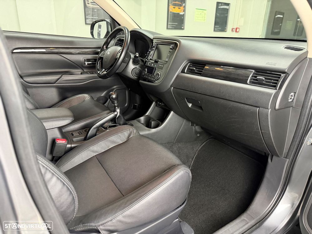Mitsubishi Outlander 2.2 DI-D Intense+ - 25