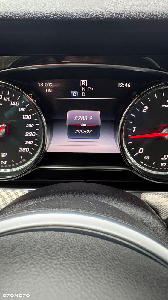 Mercedes-Benz Klasa E 220 d 4-Matic 9G-TRONIC - 34