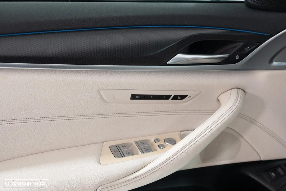 BMW 545 e xDrive Line Luxury - 37