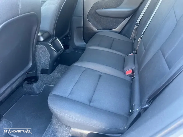 Volvo XC 40 1.5 T3 Momentum Tech Edition - 28