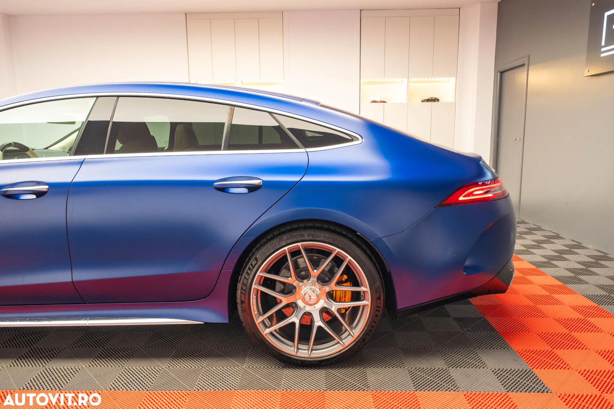 Mercedes-Benz AMG GT-S 63 4MATIC+ - 10