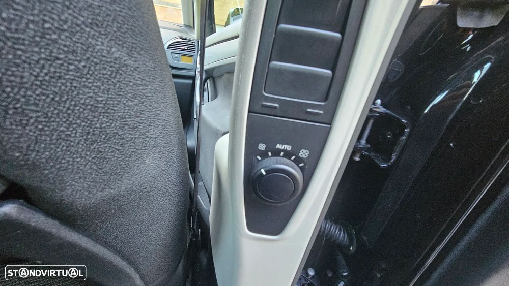 Citroën C4 Picasso 1.6 HDi Exclusive CMP6 - 31
