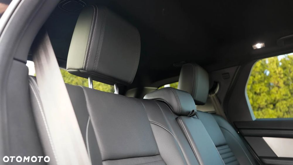 Land Rover Discovery Sport 2.0 D200 mHEV R-Dynamic SE - 25