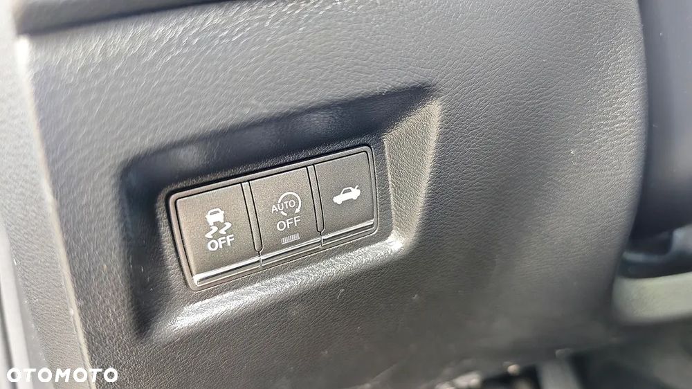 Infiniti Q60 - 24