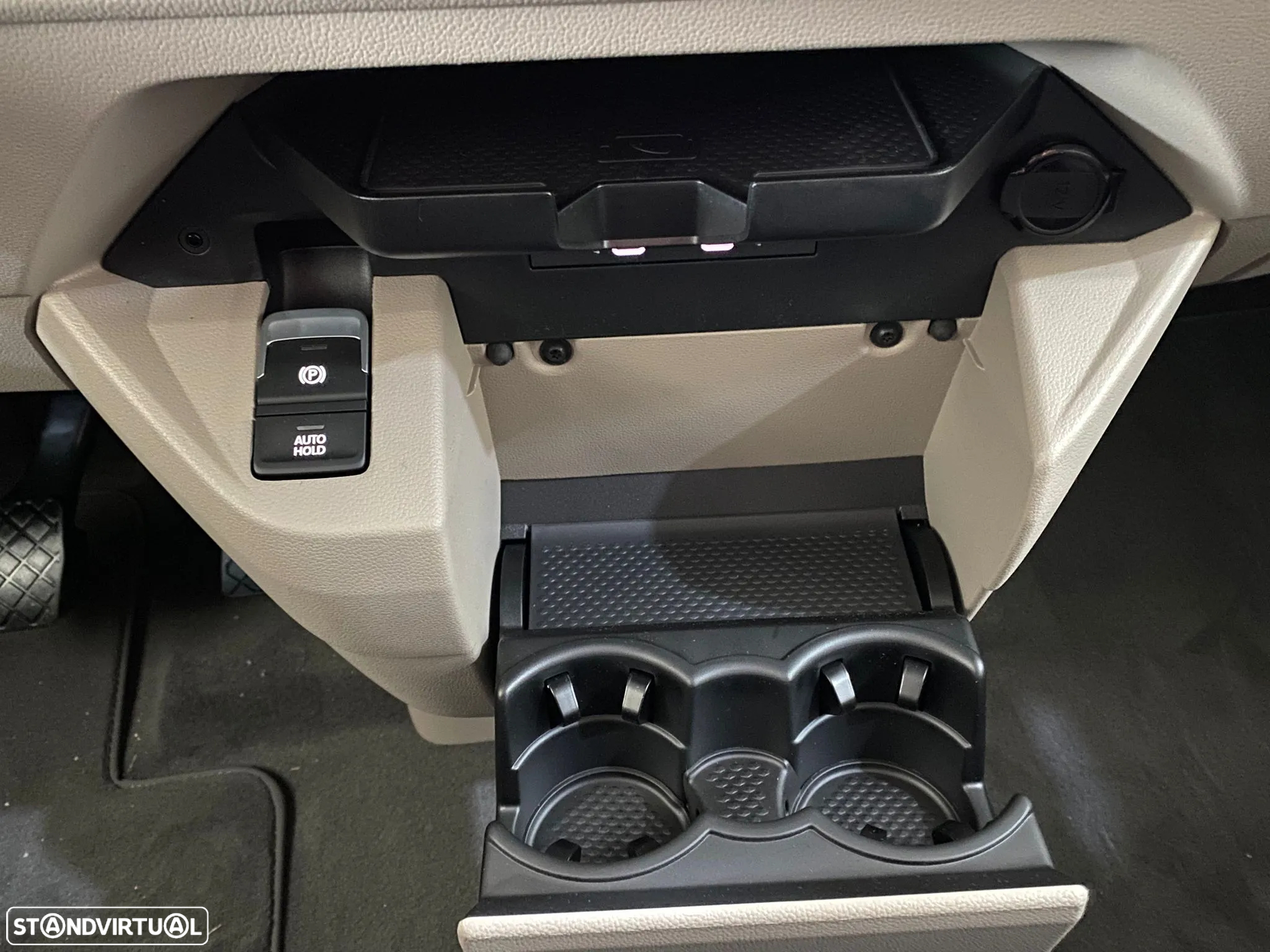 VW Multivan 1.5 TSI e-Hybrid Life DSG - 19