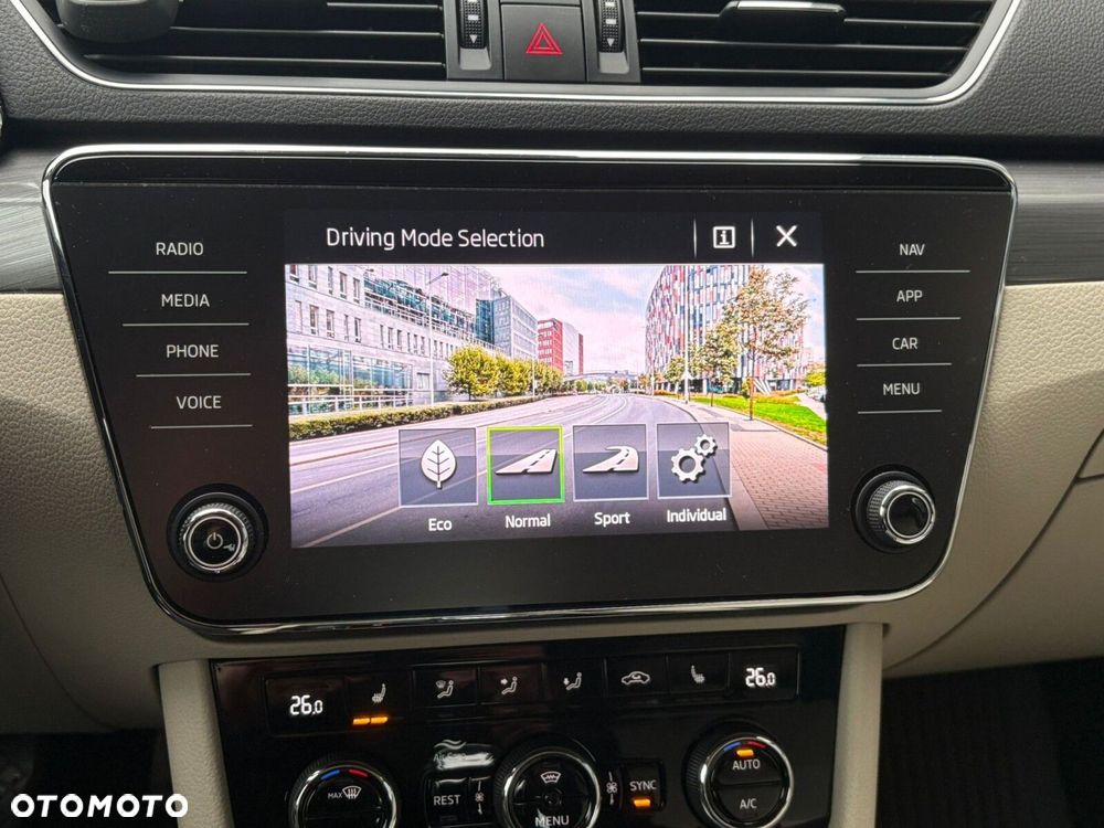 Skoda Superb 2.0 TDI SCR Style DSG - 23