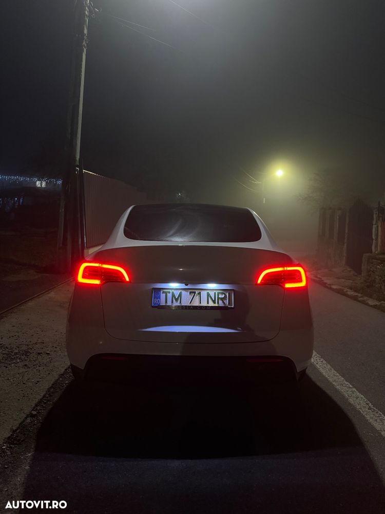 Tesla Model Y RWD - 12