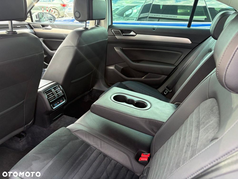 Volkswagen Passat - 16